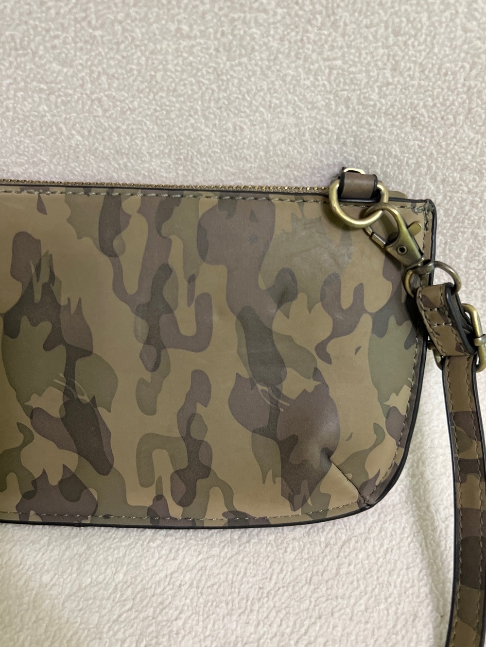 Joy Susan Mini Crossbody Wristlet Clutch Vegan Leather Camo Bag Adjustable Strap - Picture 6 of 14